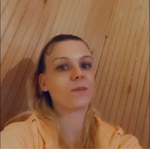 Meet your Posher, Alona